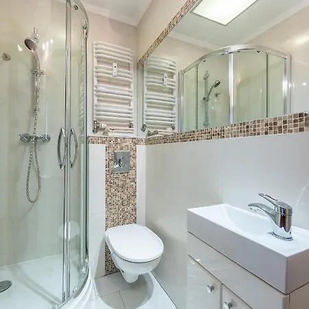 דירה Bukowinska 12 Prywatne Mieszkanie 80m2 Z Dwiema Sypialniami I Balkonem 2x Bezplatne Miejsca Parkingowe Samodzielne Zameldowanie! Private Garage! Self Check-in System!
