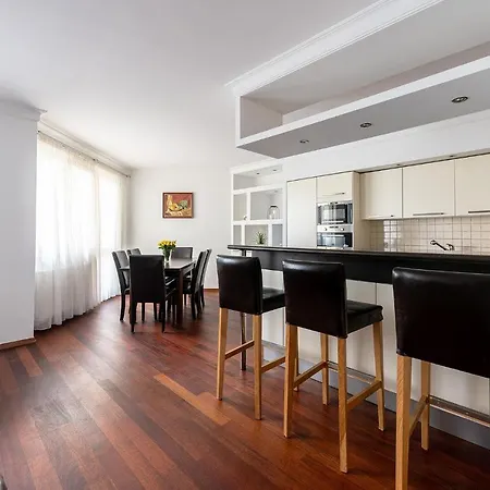 Bukowinska 12: Spacious Two-bedroom With Balcony And Parking