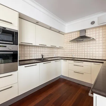 Apartment Bukowinska 12: Spacious Two-bedroom With Balcony And Parking *