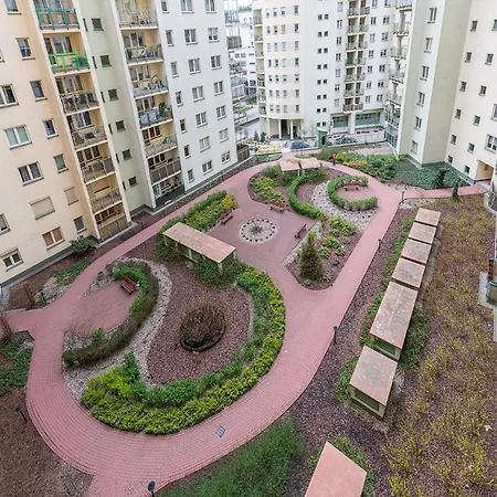 Bukowinska 12: Spacious Two-bedroom With Balcony And Parking *